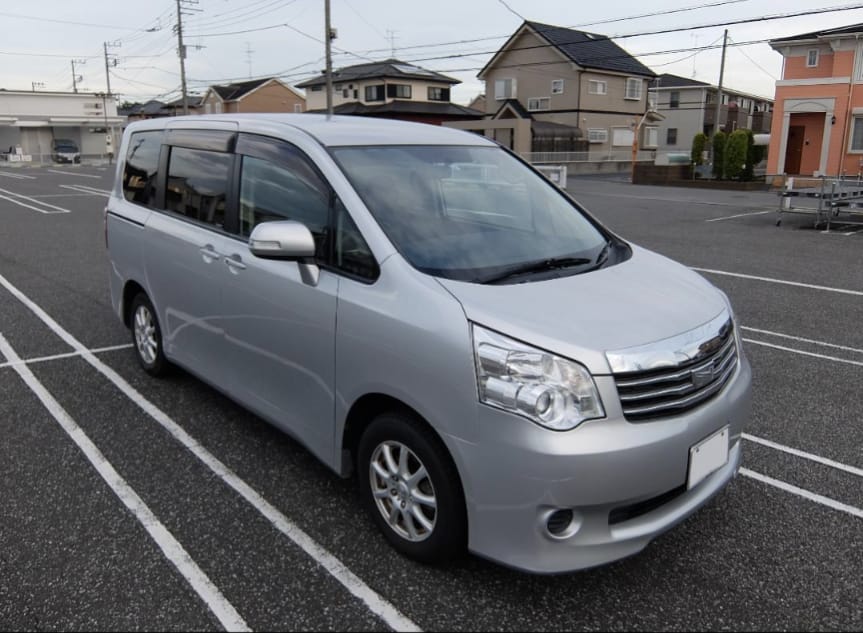 2013 Toyota Noah